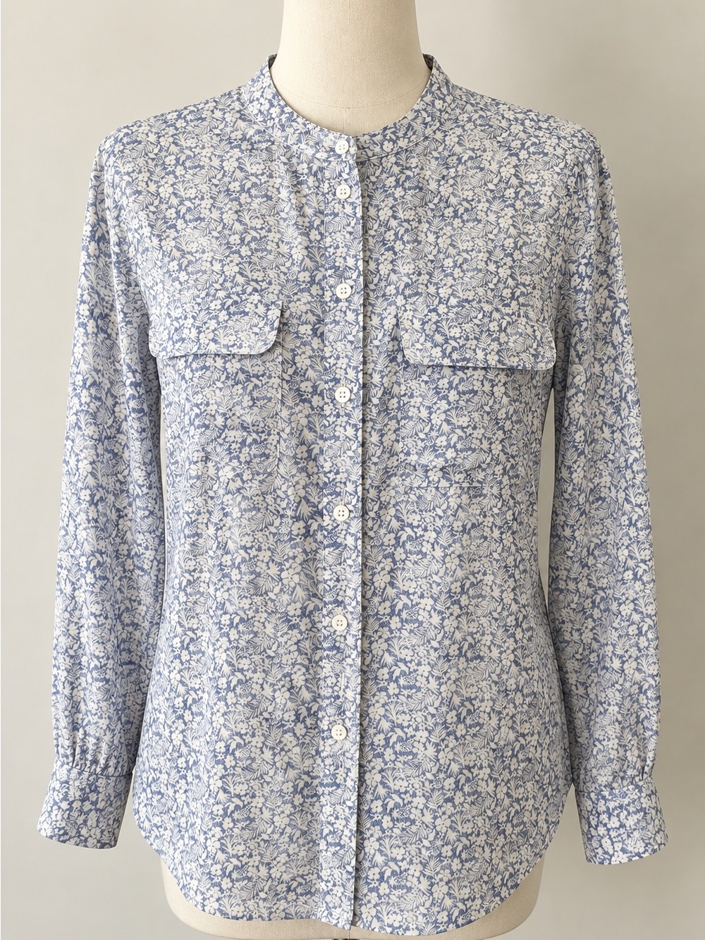 Equipment Femme Blue White Floral 100% Silk Button Down Shirt M